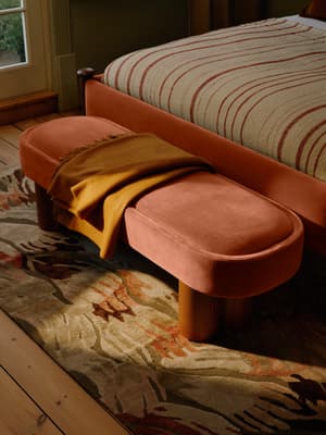 Nieve Bench - Velvet - Antique Rose - Hover Image