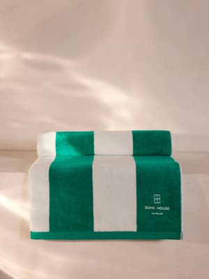House Pool Towel - Berlin - Listing Image